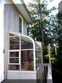 Kitchen Solarium Exterior View.jpg (118372 bytes)